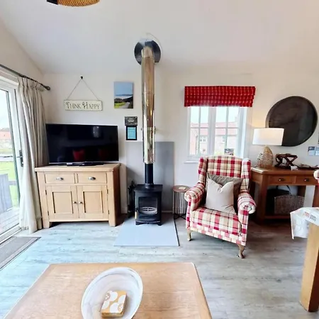 Sunset - Part Of The The Bay Village With Pool, Gym And Direct Access, Pub, Restaurant, Tennis And Meadows Walks
