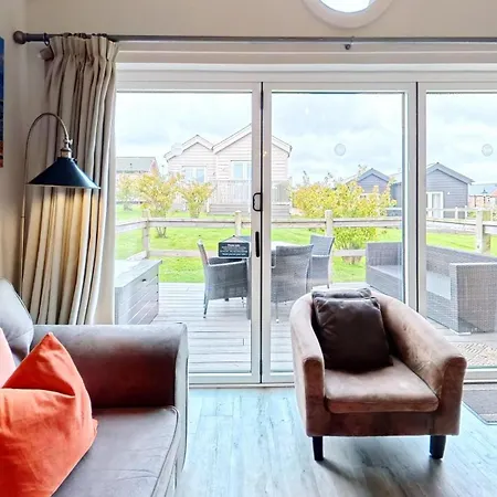 펜션 Sunset - Part Of The The Bay Village With Pool, Gym And Direct Access, Pub, Restaurant, Tennis And Meadows Walks *