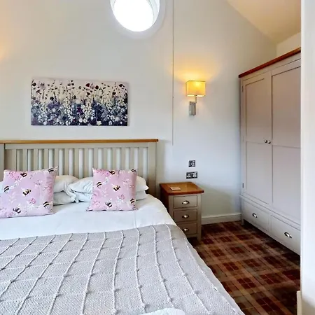 Sunset - Part Of The The Bay Village With Pool, Gym And Direct Access, Pub, Restaurant, Tennis And Meadows Walks * 파일리
