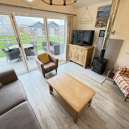 Sunset - Part Of The The Bay Filey Village With Pool, Gym And Direct Access, Pub, Restaurant, Tennis And Meadows Walks * Reighton