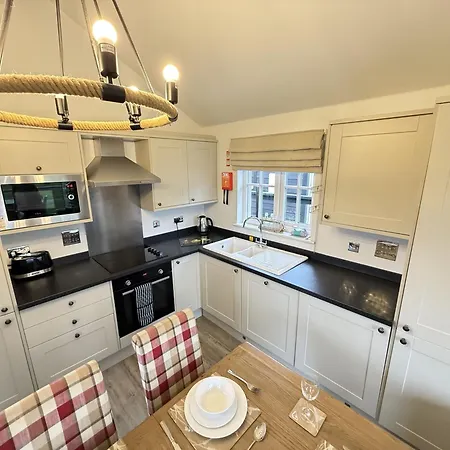 Sunset - Part Of The The Bay Filey Village With Pool, Gym And Direct Access, Pub, Restaurant, Tennis And Meadows Walks *