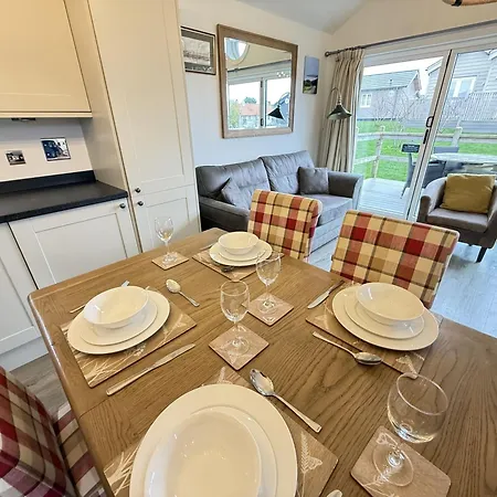 Dom wakacyjny Sunset - Part Of The The Bay Filey Village With Pool, Gym And Direct Access, Pub, Restaurant, Tennis And Meadows Walks *