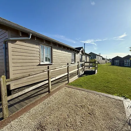 Dom wakacyjny Sunset - Part Of The The Bay Filey Village With Pool, Gym And Direct Access, Pub, Restaurant, Tennis And Meadows Walks *