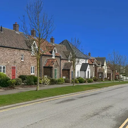 Sunset - Part Of The The Bay Filey Village With Pool, Gym And Direct Access, Pub, Restaurant, Tennis And Meadows Walks * Reighton