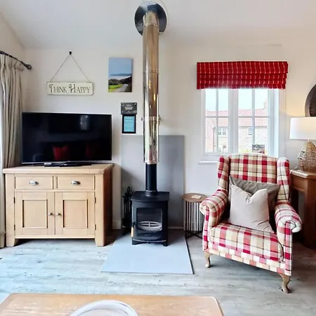 Sunset - Part Of The The Bay Village With Pool, Gym And Direct Access, Pub, Restaurant, Tennis And Meadows Walks * Filey