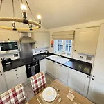 Sunset - Part Of The The Bay Village With Pool, Gym And Direct Access, Pub, Restaurant, Tennis And Meadows Walks *