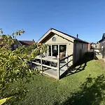 Sunset - Part Of The The Bay Village With Pool, Gym And Direct Access, Pub, Restaurant, Tennis And Meadows Walks Holiday home