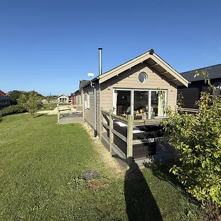 Sunset - Part Of The The Bay Village With Pool, Gym And Direct Access, Pub, Restaurant, Tennis And Meadows Walks Holiday home