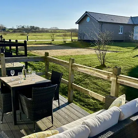 Sunset - Part Of The The Bay Village With Pool, Gym And Direct Access, Pub, Restaurant, Tennis And Meadows Walks